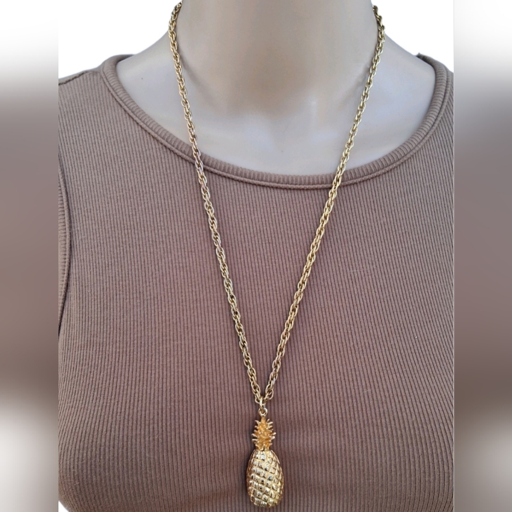 Vintage Finberg Gold Tone Pineapple Solid Perfume Locket Necklace Mcm Kitschy Vintage Finberg Gold Tone Pineapple Solid Perfume Locket Necklace Mcm Kitschy